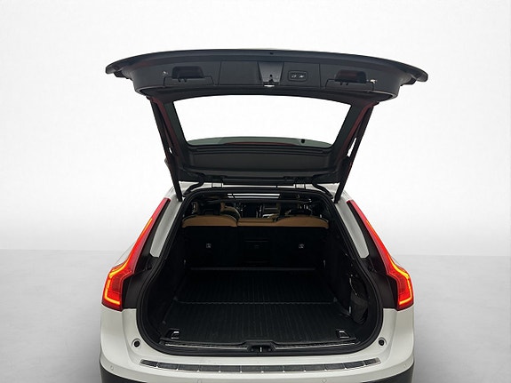 Volvo V90 Cross Country 8 of 30