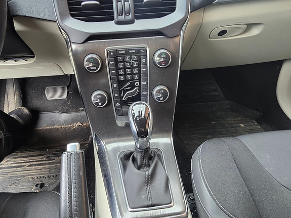 Volvo V40 12 of 15
