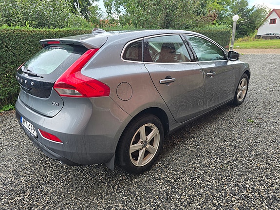 Volvo V40 4 of 15