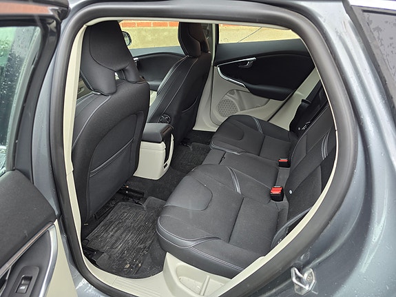 Volvo V40 10 of 15