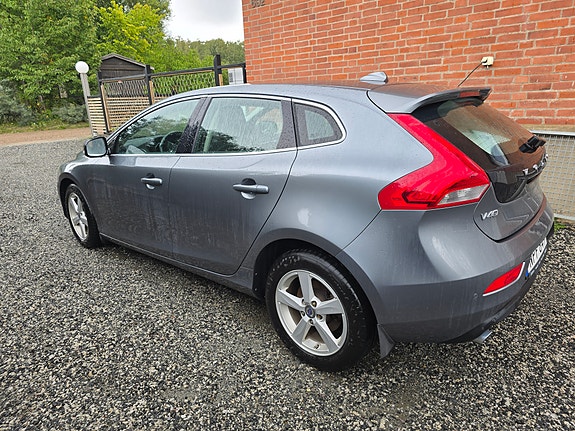 Volvo V40 3 of 15