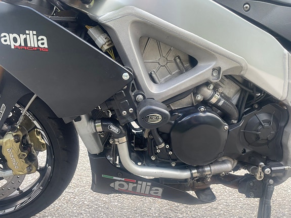 Aprilia Tuono V4 R 3 of 6