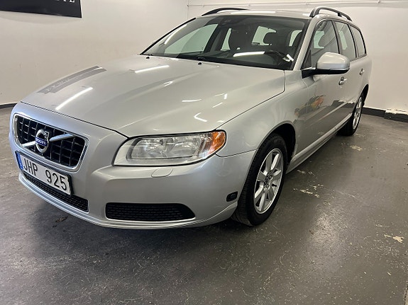 Volvo V70 2 of 13