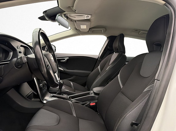 Volvo V40 15 of 27