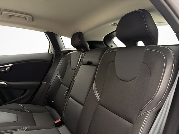 Volvo V40 12 of 27
