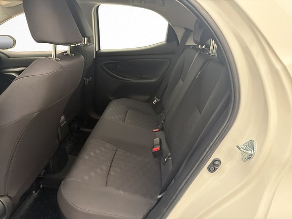 Toyota Yaris 15 of 27