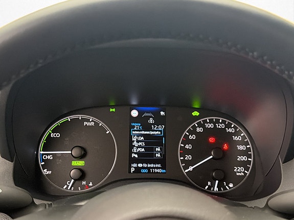 Toyota Yaris 16 of 27