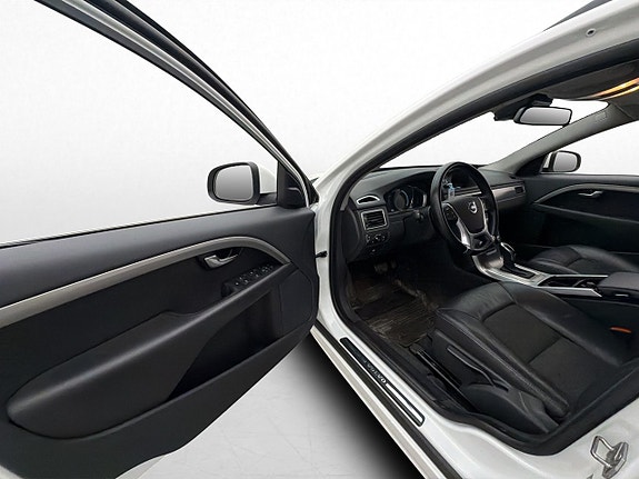 Volvo V70 11 of 30