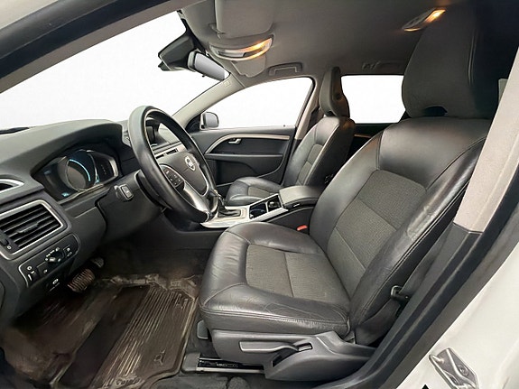 Volvo V70 12 of 30