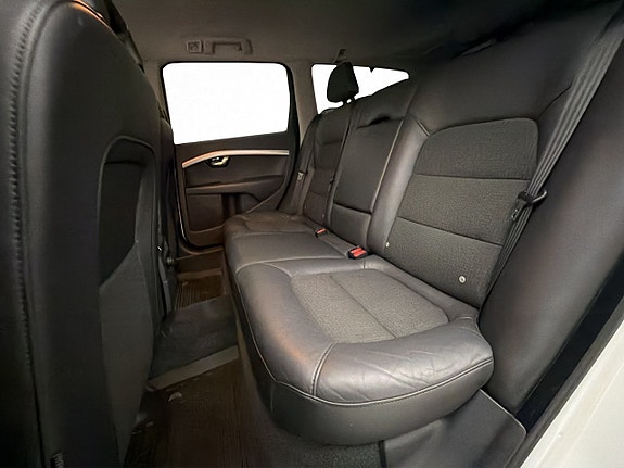 Volvo V70 17 of 30