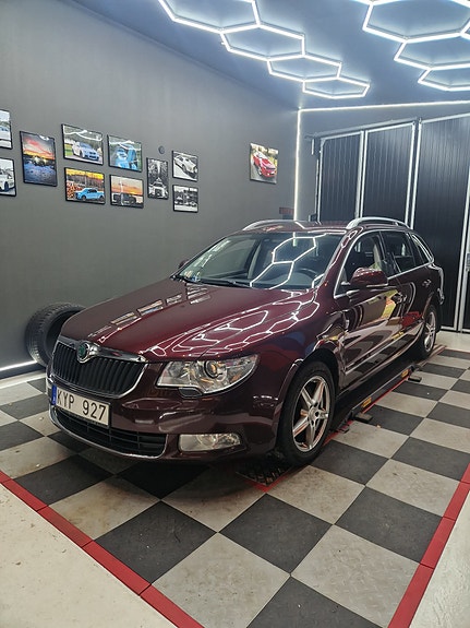 Skoda Superb 2 of 8