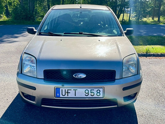 Ford Fusion 3 of 7