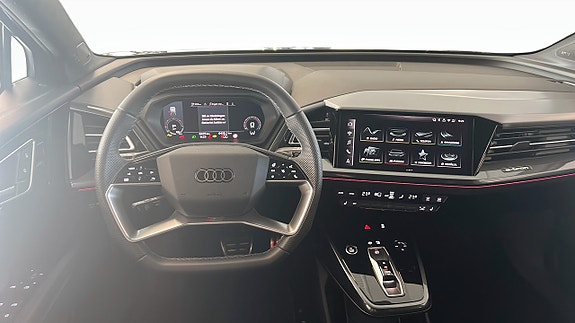 Audi Q4 e-tron 10 of 15