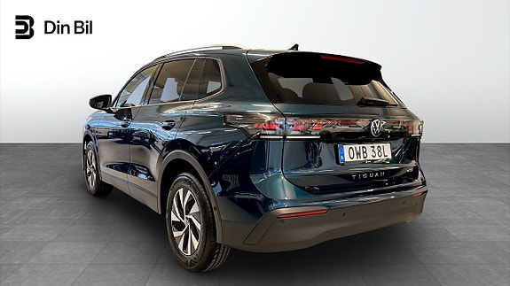 Volkswagen Tiguan 3 of 12