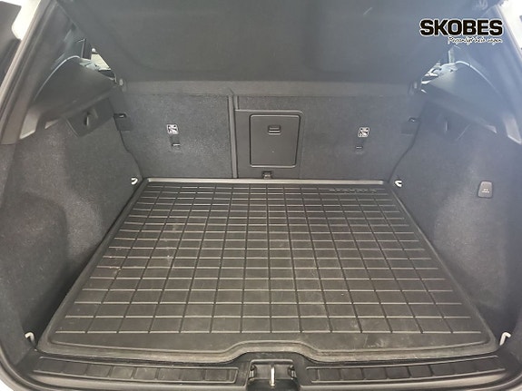 Volvo XC40 16 of 19