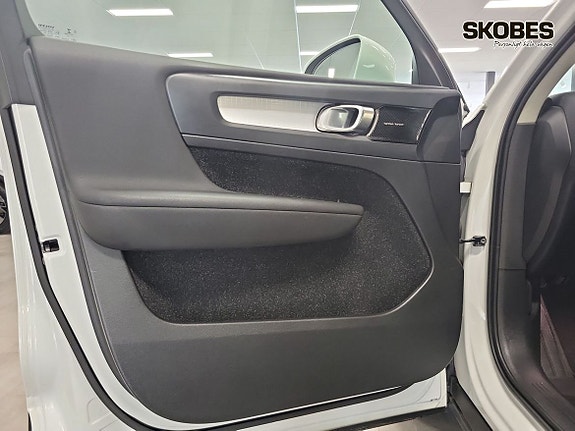 Volvo XC40 15 of 19