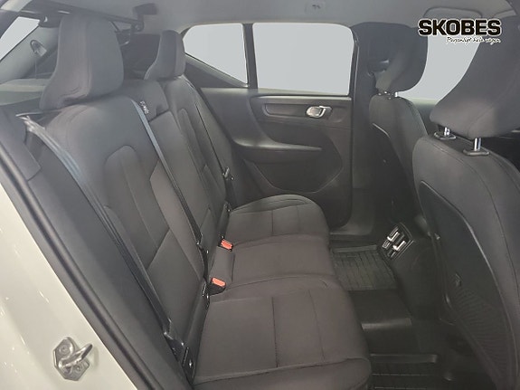 Volvo XC40 10 of 19