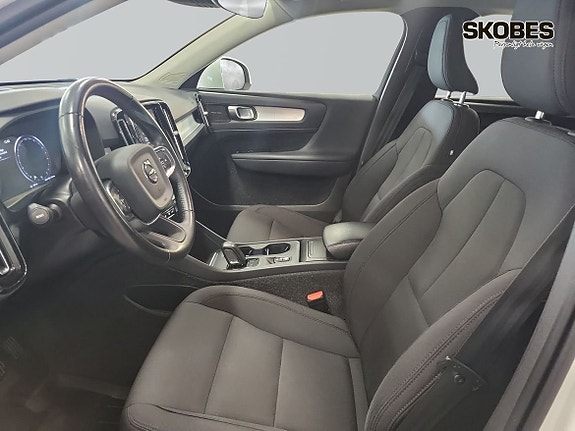 Volvo XC40 8 of 19