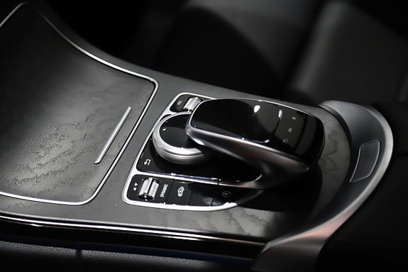 Mercedes-Benz C400 8 of 11