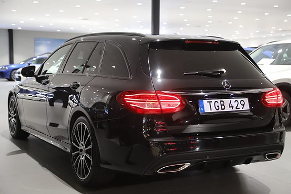 Mercedes-Benz C400 4 of 11