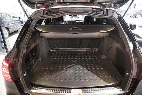 Mercedes-Benz C400 11 of 11