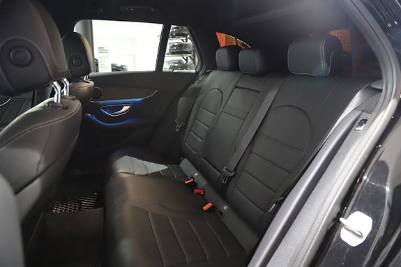 Mercedes-Benz C400 10 of 11