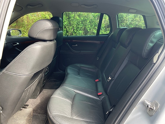 Cadillac BLS 5 of 6