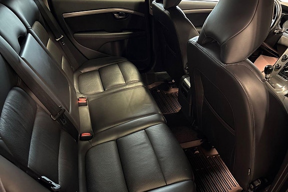 Volvo V70 22 of 25