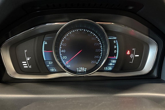Volvo V70 16 of 25