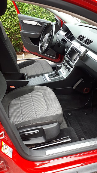 Volkswagen Passat Alltrack 3 of 9