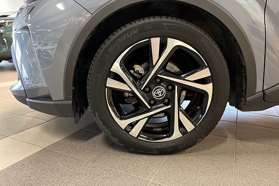 Toyota C-HR 17 of 30