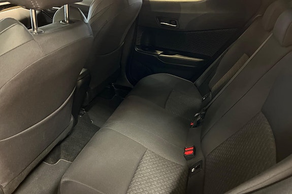 Toyota C-HR 26 of 30