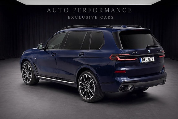 BMW X7 3 of 13