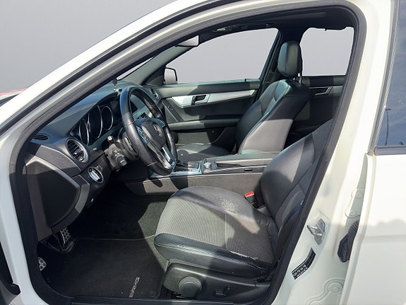 Mercedes-Benz C180 11 of 27