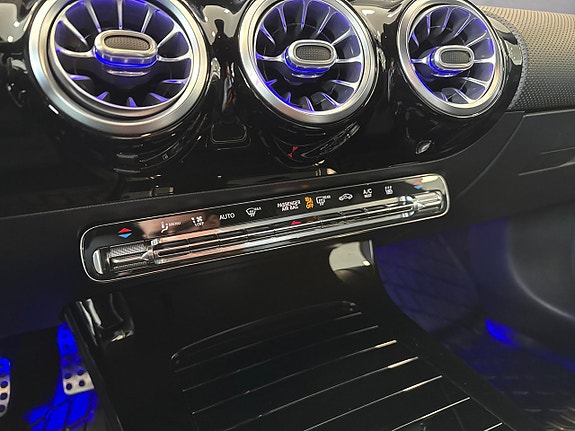 Mercedes-Benz CLA200 13 of 19