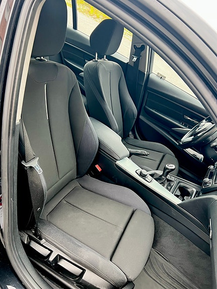 BMW 320d 11 of 13