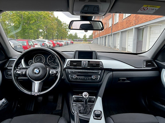 BMW 320d 8 of 13