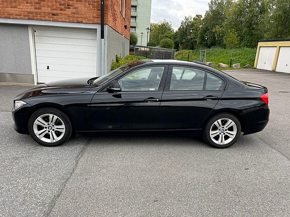 BMW 320d 3 of 13