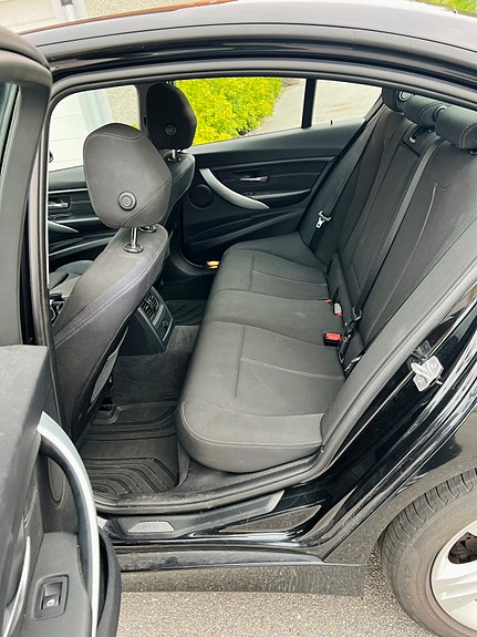 BMW 320d 12 of 13