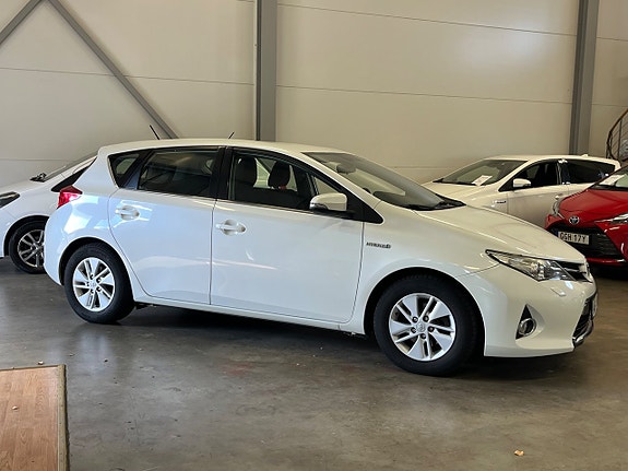 Toyota Auris 2 of 8