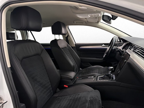 Volkswagen Passat 16 of 30