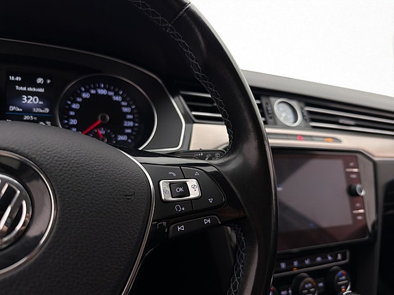 Volkswagen Passat 15 of 30