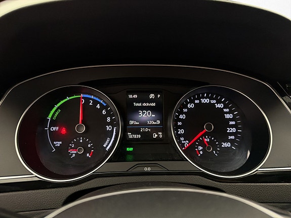 Volkswagen Passat 14 of 30
