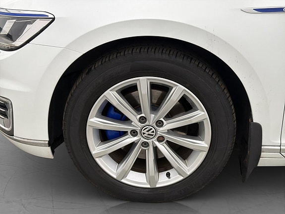 Volkswagen Passat 27 of 30