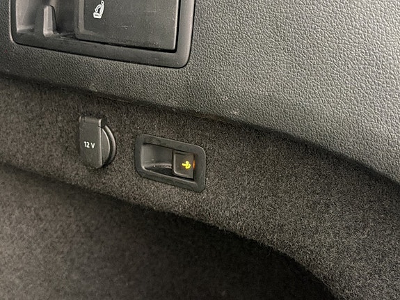 Volkswagen Passat 10 of 30