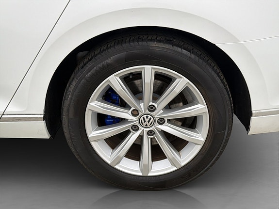 Volkswagen Passat 28 of 30
