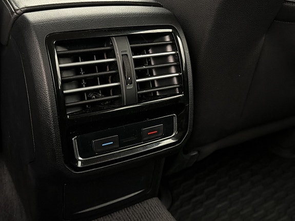 Volkswagen Passat 19 of 30