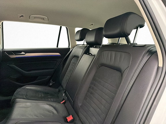 Volkswagen Passat 17 of 30