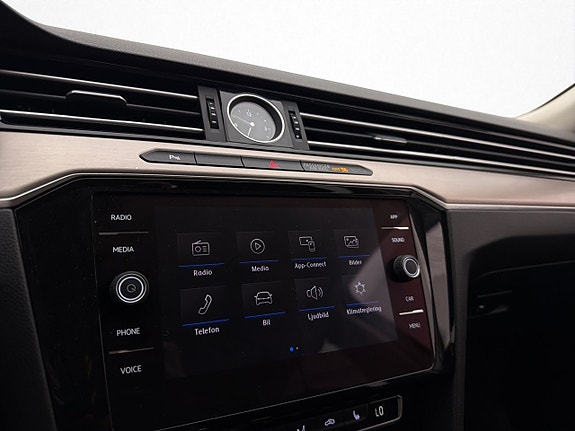 Volkswagen Passat 23 of 30