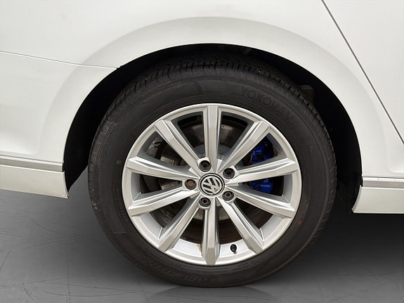Volkswagen Passat 29 of 30